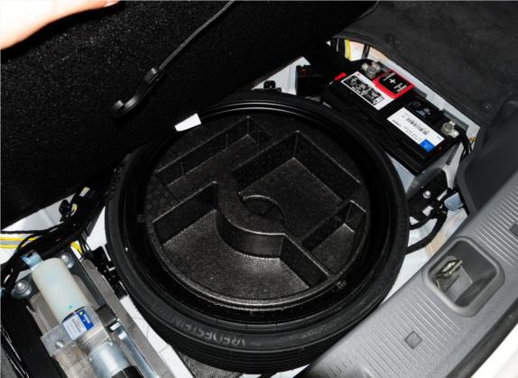 奔驰SL级 2011款 SL 350 Grand Edition 其他细节类   备胎