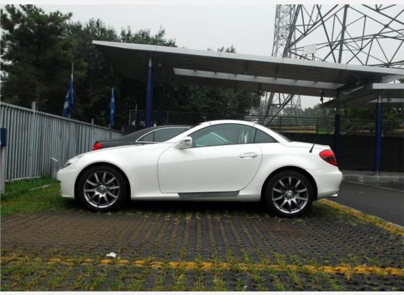 奔驰SLK级 2009款 SLK 300 黑白经典版 外观   正侧