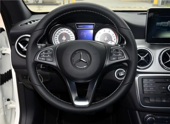 奔驰CLA 2015款 CLA 200 中控类   驾驶位