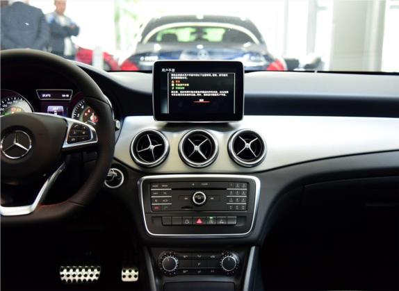奔驰CLA 2015款 CLA 220 4MATIC 中控类   中控台
