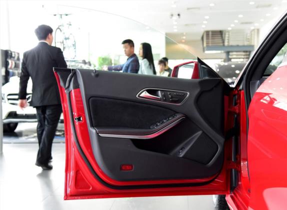 奔驰CLA 2015款 CLA 220 4MATIC 车厢座椅   前门板