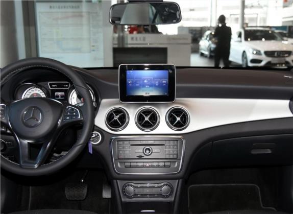 奔驰CLA 2016款 CLA 200 动感型 中控类   中控台