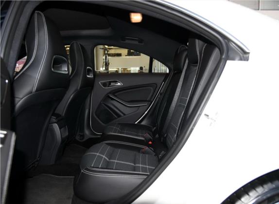 奔驰CLA 2016款 CLA 200 动感型 车厢座椅   后排空间