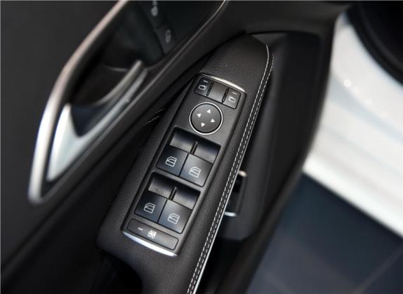 奔驰CLA 2016款 CLA 200 动感型 车厢座椅   门窗控制