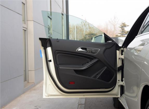 奔驰CLA 2016款 CLA 200 时尚型 车厢座椅   前门板