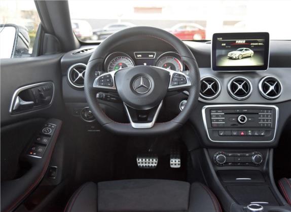 奔驰CLA 2016款 CLA 220 4MATIC 中控类   驾驶位