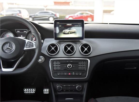 奔驰CLA 2016款 CLA 220 4MATIC 中控类   中控台