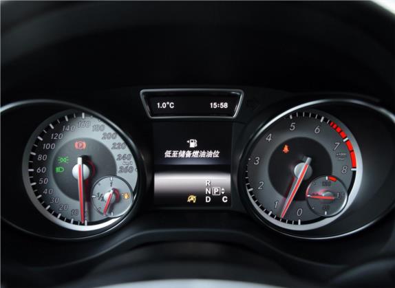 奔驰CLA 2016款 CLA 220 4MATIC 中控类   仪表盘