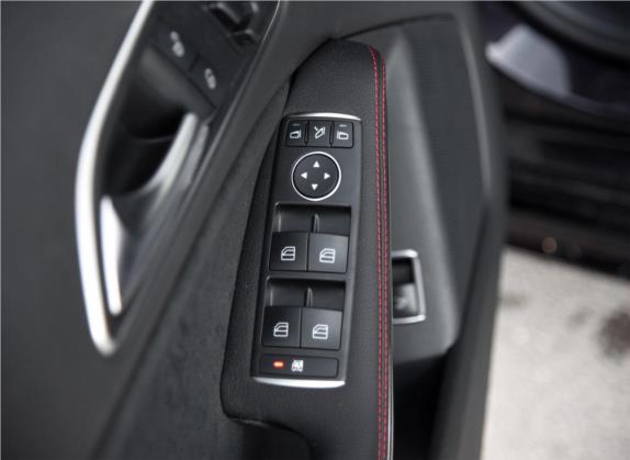 奔驰CLA 2016款 CLA 220 4MATIC 车厢座椅   门窗控制