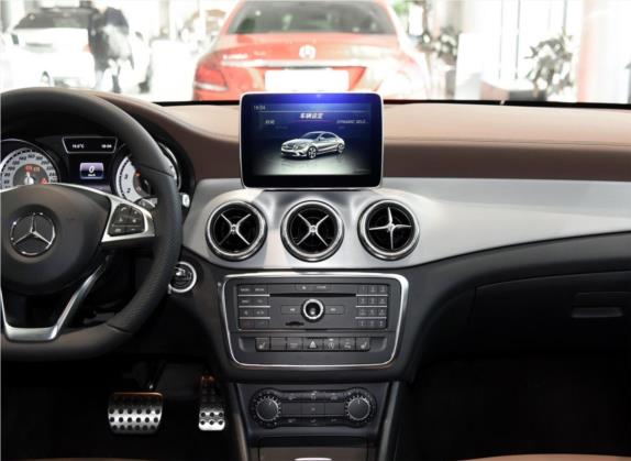 奔驰CLA 2016款 CLA 260 4MATIC 中控类   中控台