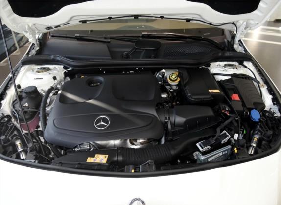 奔驰CLA 2016款 CLA 260 4MATIC 其他细节类   发动机舱