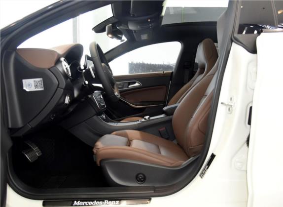 奔驰CLA 2016款 CLA 260 4MATIC 车厢座椅   前排空间