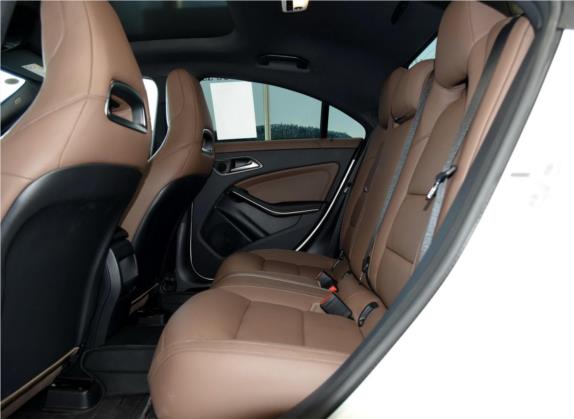 奔驰CLA 2016款 CLA 260 4MATIC 车厢座椅   后排空间