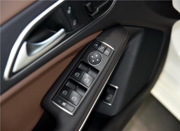 奔驰CLA 2016款 CLA 260 4MATIC 车厢座椅   门窗控制