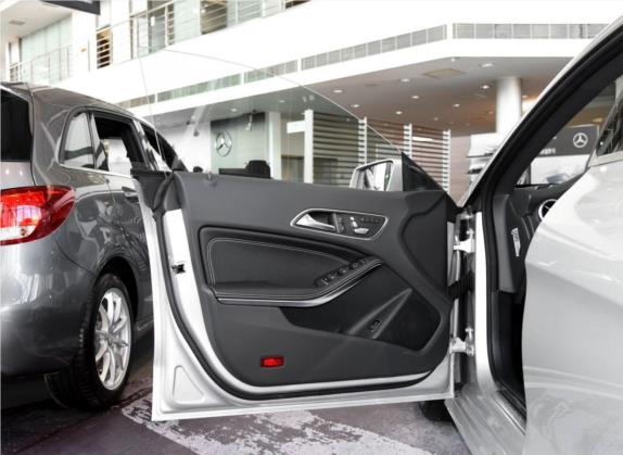 奔驰CLA 2016款 改款 CLA 200 时尚型 车厢座椅   前门板