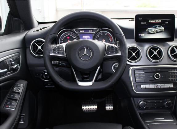 奔驰CLA 2016款 改款 CLA 260 4MATIC 中控类   驾驶位