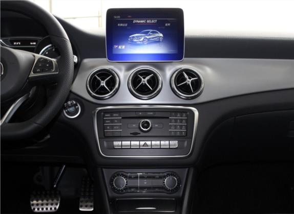 奔驰CLA 2016款 改款 CLA 260 4MATIC 中控类   中控台