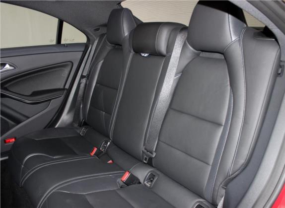 奔驰CLA 2016款 改款 CLA 260 4MATIC 车厢座椅   后排空间