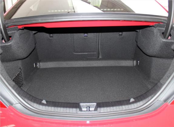 奔驰CLA 2016款 改款 CLA 260 4MATIC 车厢座椅   后备厢