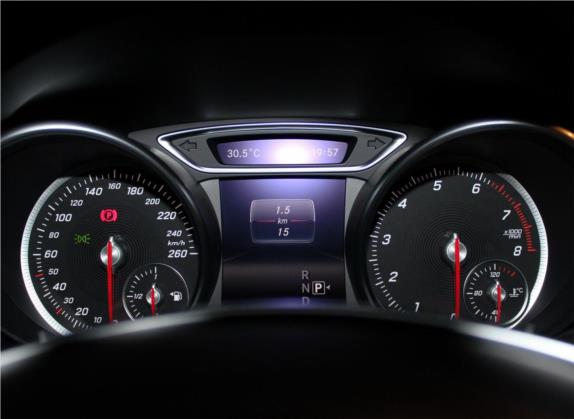 奔驰CLA 2016款 改款 CLA 260 4MATIC 中控类   仪表盘