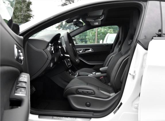 奔驰CLA 2017款 CLA 220 4MATIC 极地限量版 车厢座椅   前排空间