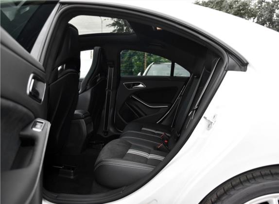 奔驰CLA 2017款 CLA 220 4MATIC 极地限量版 车厢座椅   后排空间