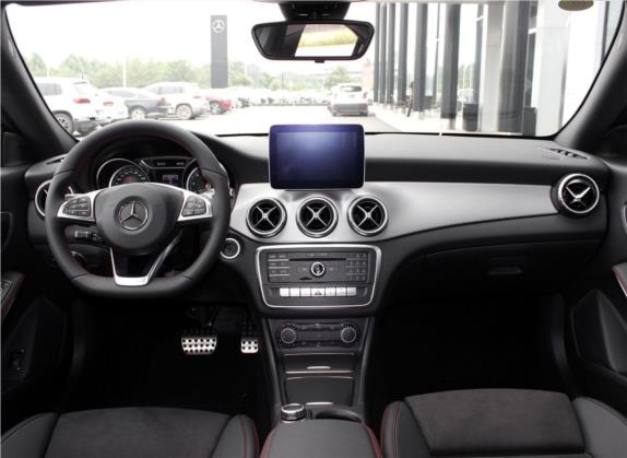 奔驰CLA 2017款 改款 CLA 220 4MATIC 中控类   中控全图