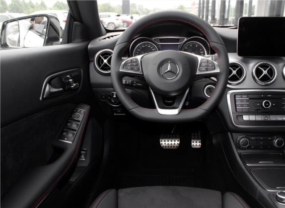 奔驰CLA 2017款 改款 CLA 220 4MATIC 中控类   驾驶位