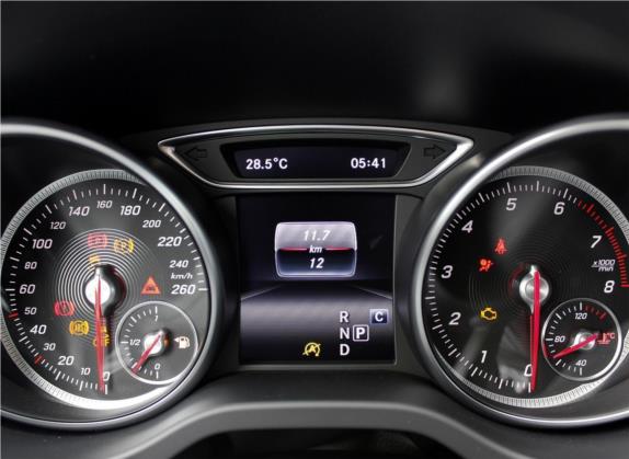 奔驰CLA 2017款 改款 CLA 220 4MATIC 中控类   仪表盘