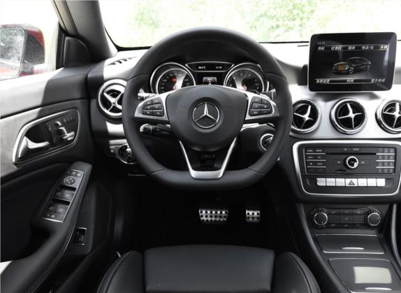 奔驰CLA 2017款 改款 CLA 260 4MATIC 中控类   驾驶位