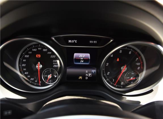 奔驰CLA 2017款 改款 CLA 260 4MATIC 中控类   仪表盘