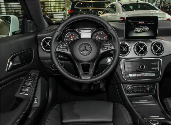 奔驰CLA 2018款 CLA 200 动感型 中控类   驾驶位