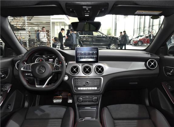 奔驰CLA 2018款 CLA 220 4MATIC 中控类   中控全图