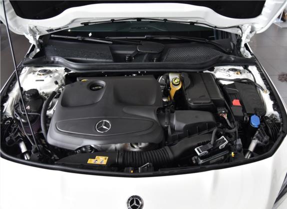 奔驰CLA 2018款 CLA 220 4MATIC 其他细节类   发动机舱