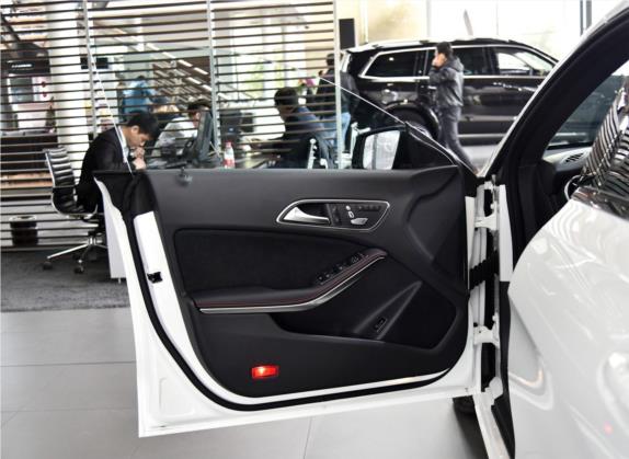 奔驰CLA 2018款 CLA 220 4MATIC 车厢座椅   前门板
