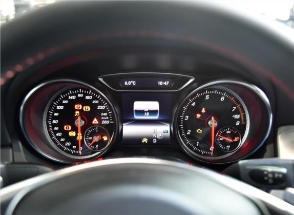奔驰CLA 2018款 CLA 220 4MATIC 中控类   仪表盘