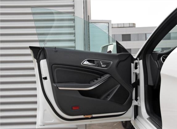 奔驰CLA 2019款 CLA 200 时尚型 车厢座椅   前门板
