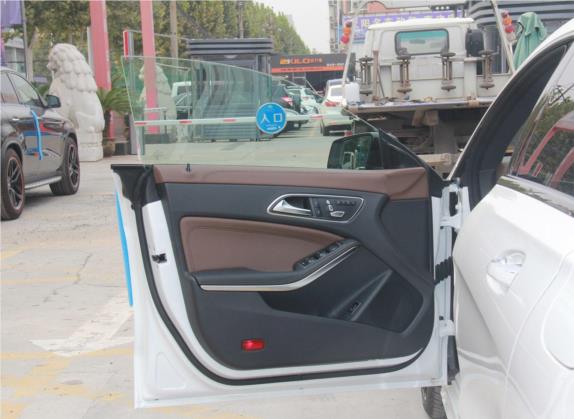 奔驰CLA 2019款 CLA 260 4MATIC 车厢座椅   前门板