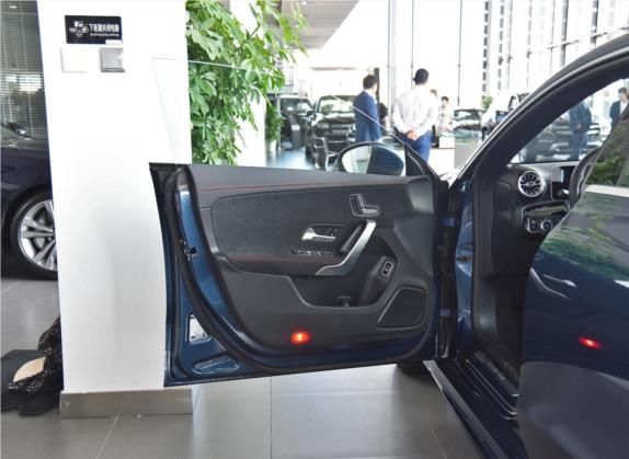 奔驰CLA 2020款 CLA 200 车厢座椅   前门板