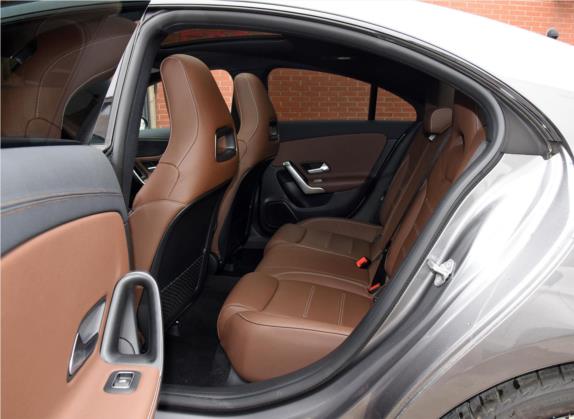 奔驰CLA 2020款 CLA 260 4MATIC 车厢座椅   后排空间