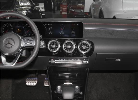 奔驰CLA 2021款 CLA 200 猎跑车 中控类   中控台