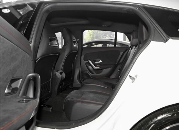 奔驰CLA 2021款 CLA 200 猎跑车 车厢座椅   后排空间