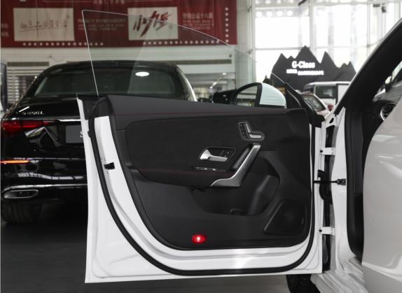 奔驰CLA 2021款 CLA 200 猎跑车 车厢座椅   前门板