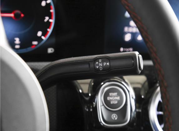 奔驰CLA 2021款 CLA 200 猎跑车 中控类   挡把