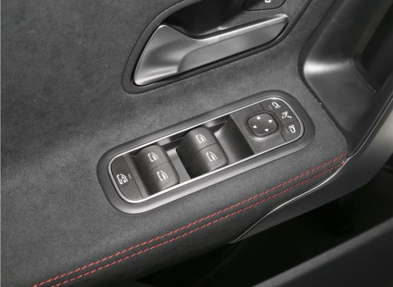 奔驰CLA 2021款 CLA 200 猎跑车 车厢座椅   门窗控制