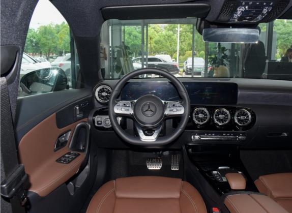 奔驰CLA 2021款 CLA 260 4MATIC 猎跑车 中控类   驾驶位