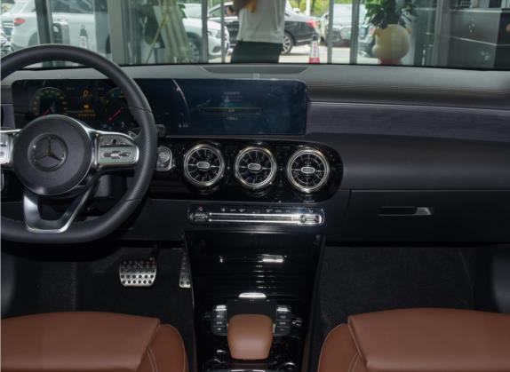 奔驰CLA 2021款 CLA 260 4MATIC 猎跑车 中控类   中控台