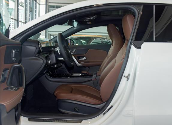 奔驰CLA 2021款 CLA 260 4MATIC 猎跑车 车厢座椅   前排空间