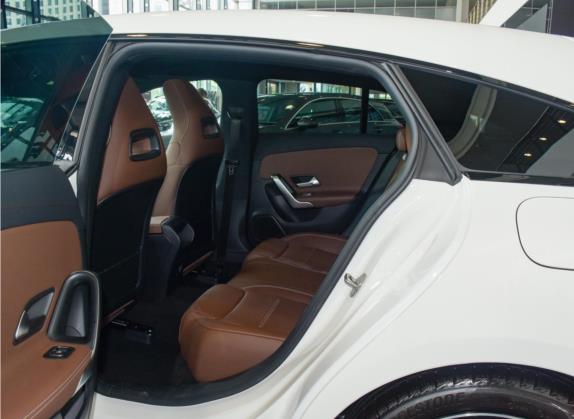 奔驰CLA 2021款 CLA 260 4MATIC 猎跑车 车厢座椅   后排空间