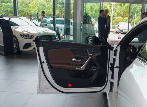 奔驰CLA 2021款 CLA 260 4MATIC 猎跑车 车厢座椅   前门板
